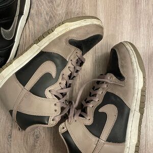Nike women’s  Black and Tan Sneakers size 5.5 EUR 36